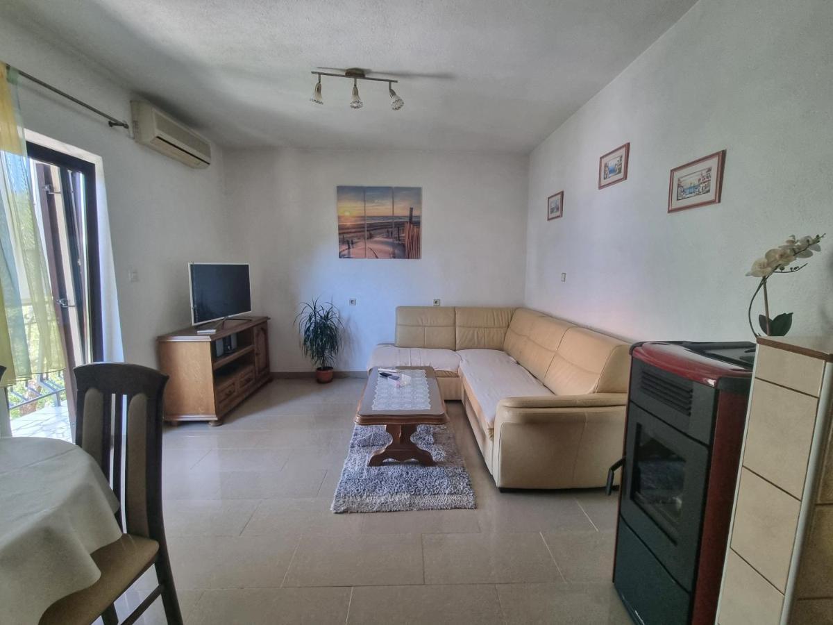 Lukica Apartamento Sveti Juraj Exterior foto